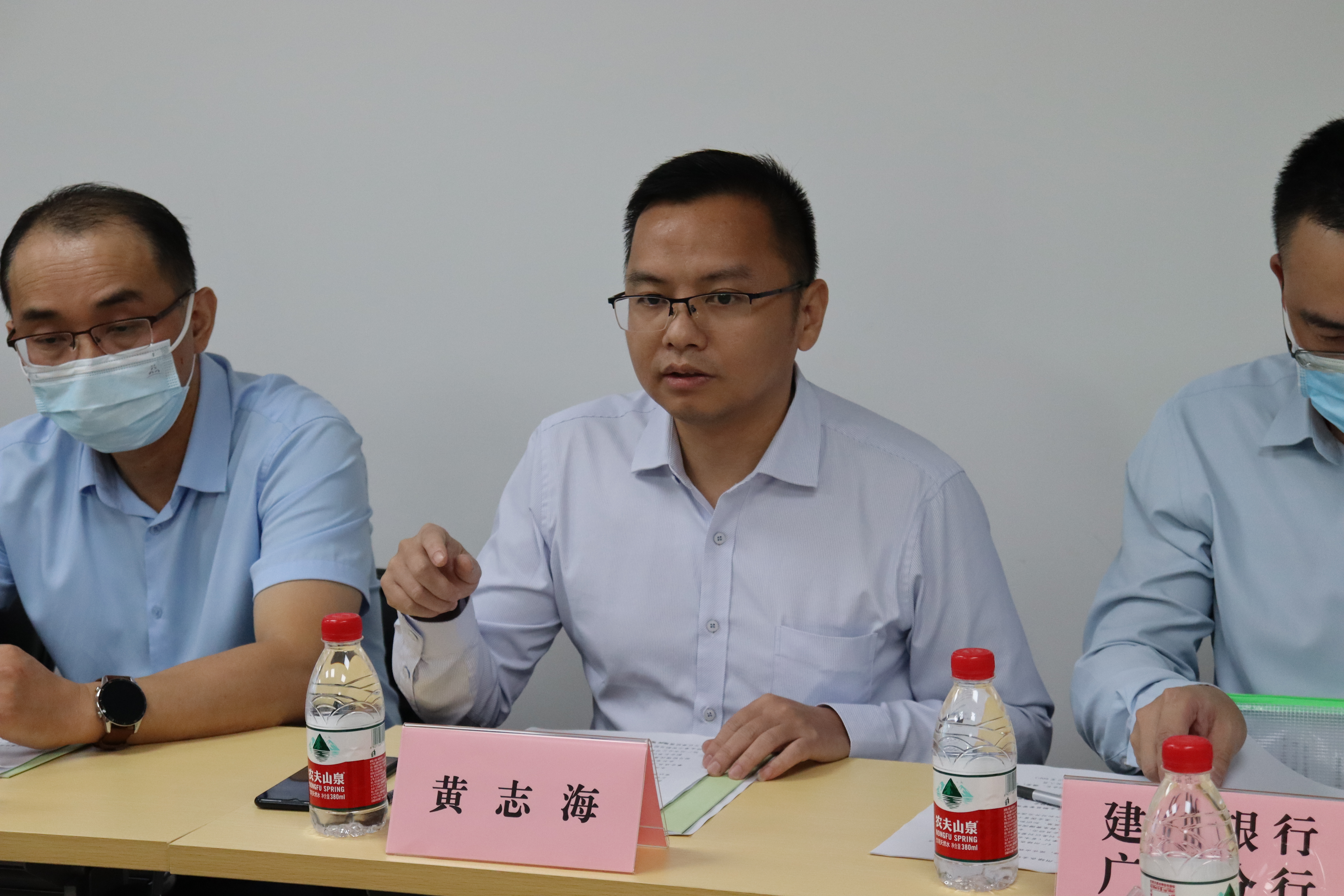 广州市绿色金融协会秘书长黄志海主持.JPG