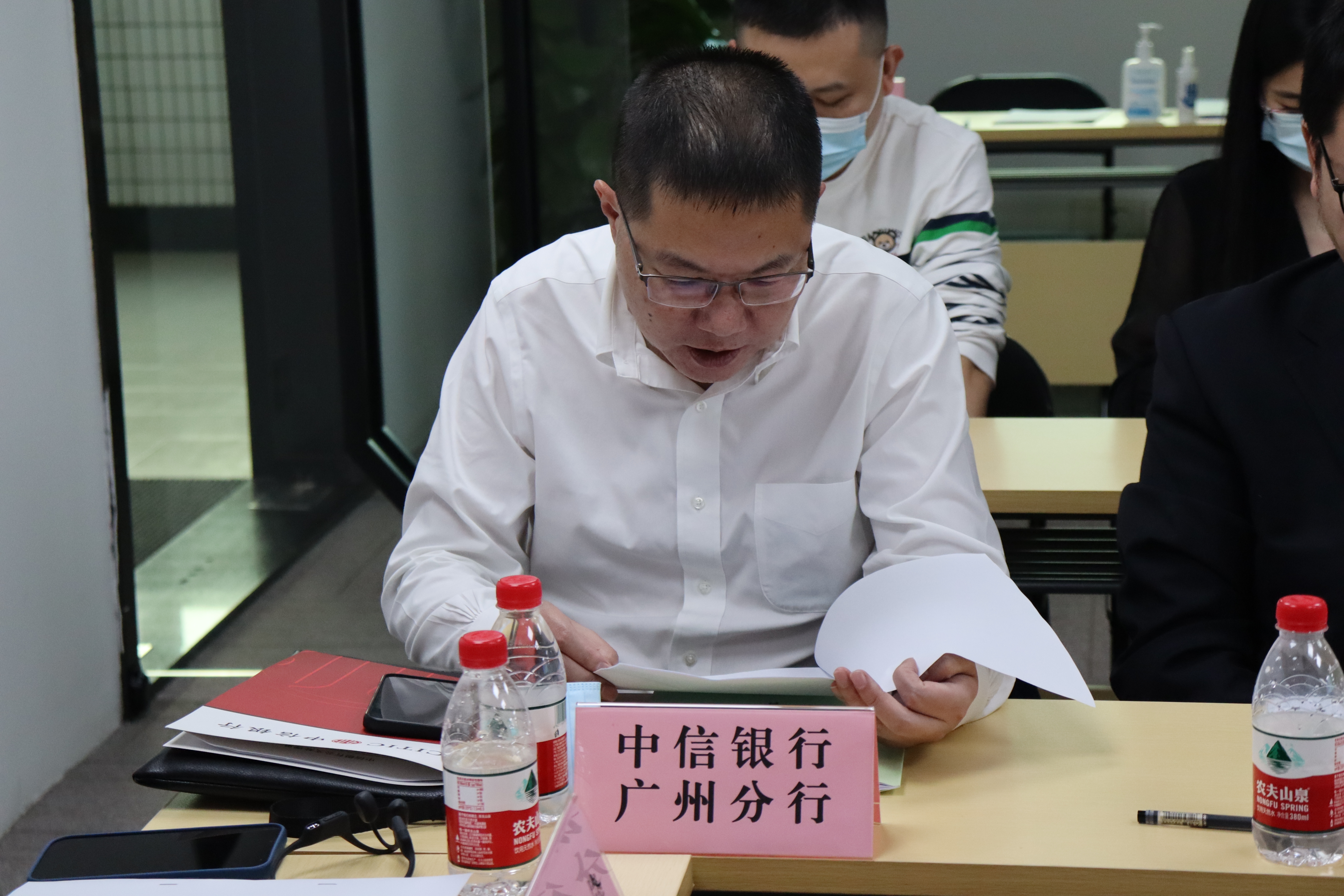 中信银行广州分行副行长郑胤冠（通报普通会员情况）.JPG