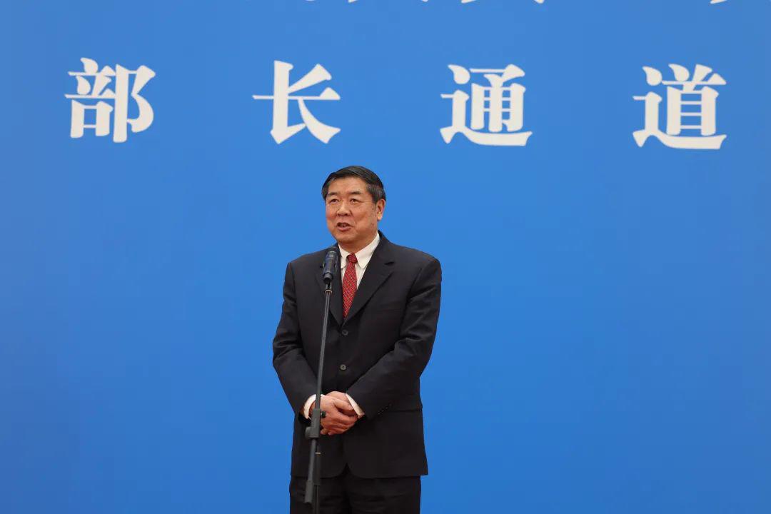 何.jpg