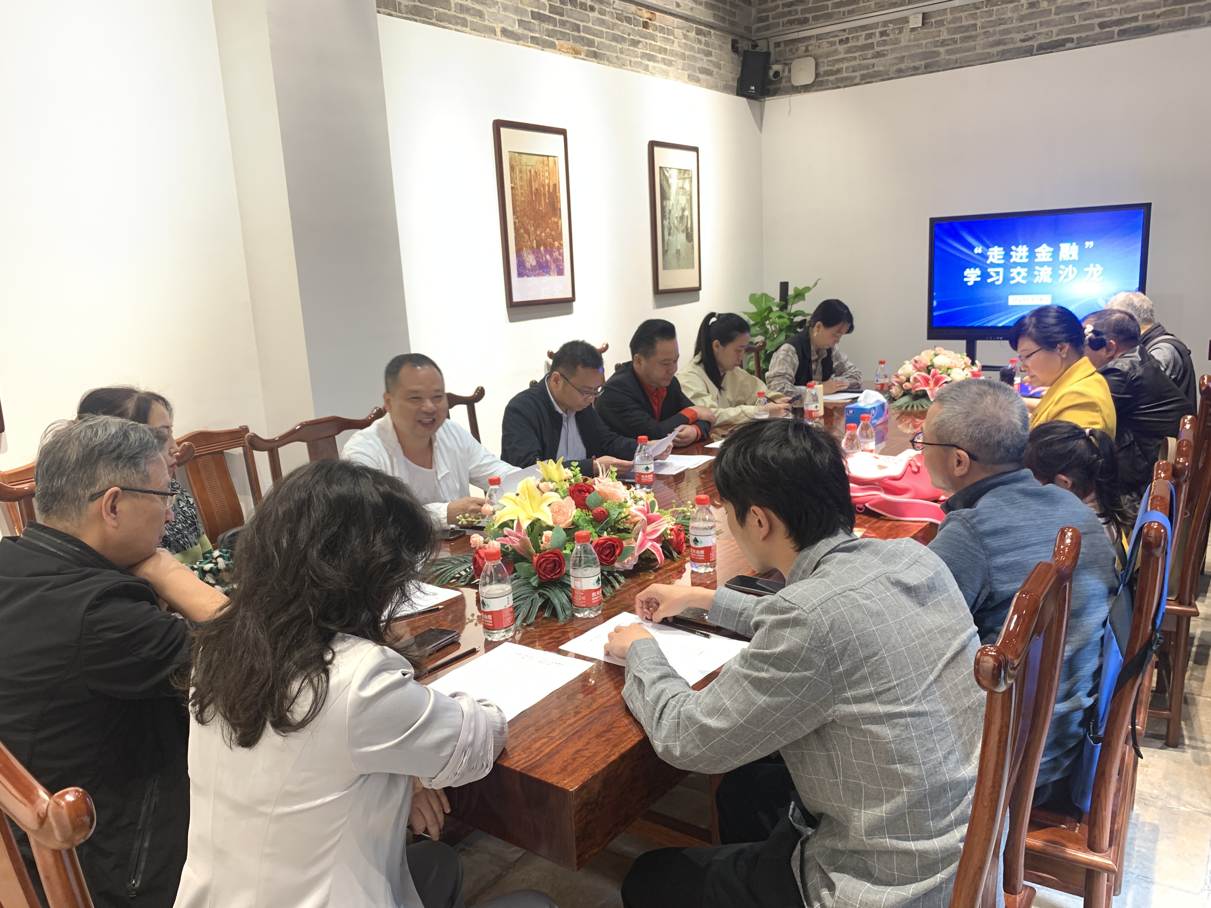 aadcd7e565393e59c9359b9bf6b548f.jpg